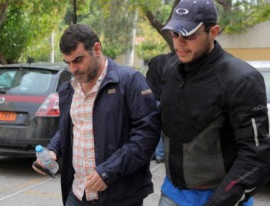 Στο αυτόφωρο ο Κ. Βαξεβάνης - Μήνυση από την σύζυγο του Γ. Στουρνάρα (φωτό) (upd)